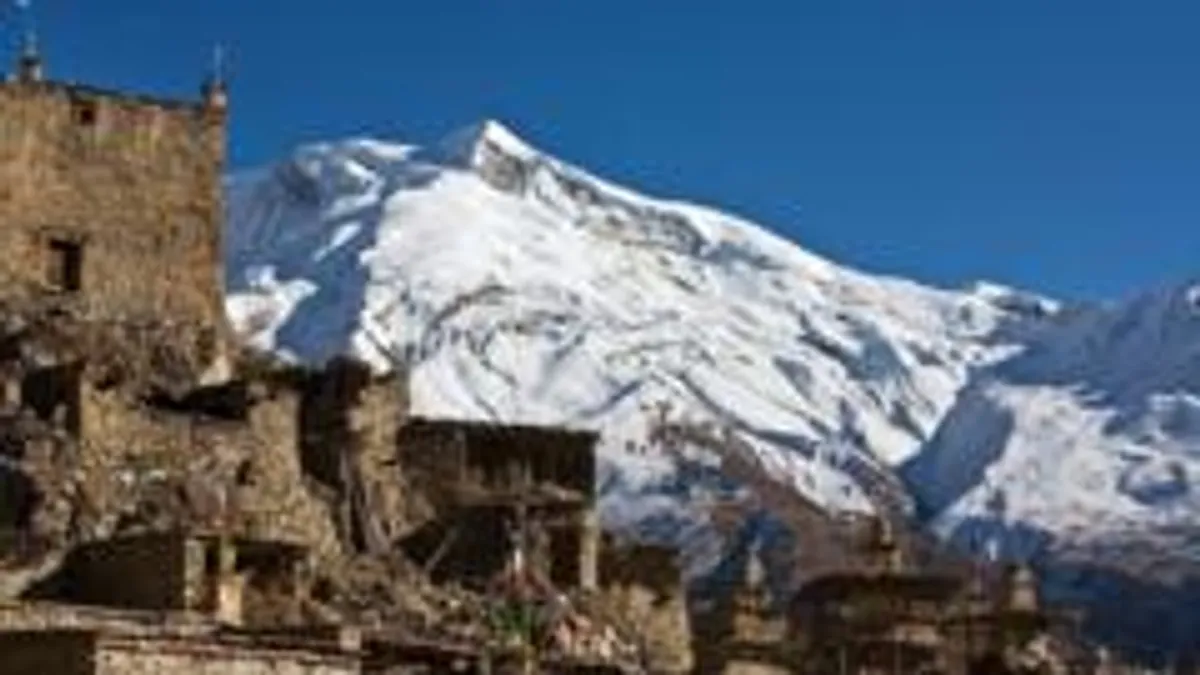 Лавина Himlung Himal: пошуки 12 зниклих у Непалі
