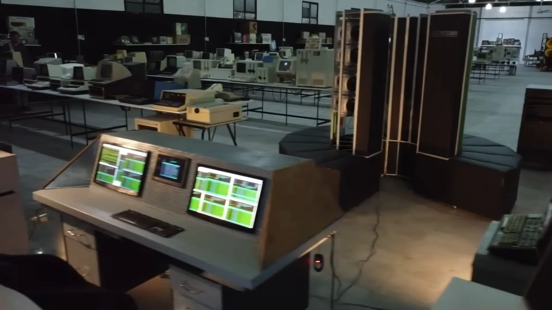 Репліка суперкомп'ютера Cray-1: 30 Mac Mini проти оригіналу